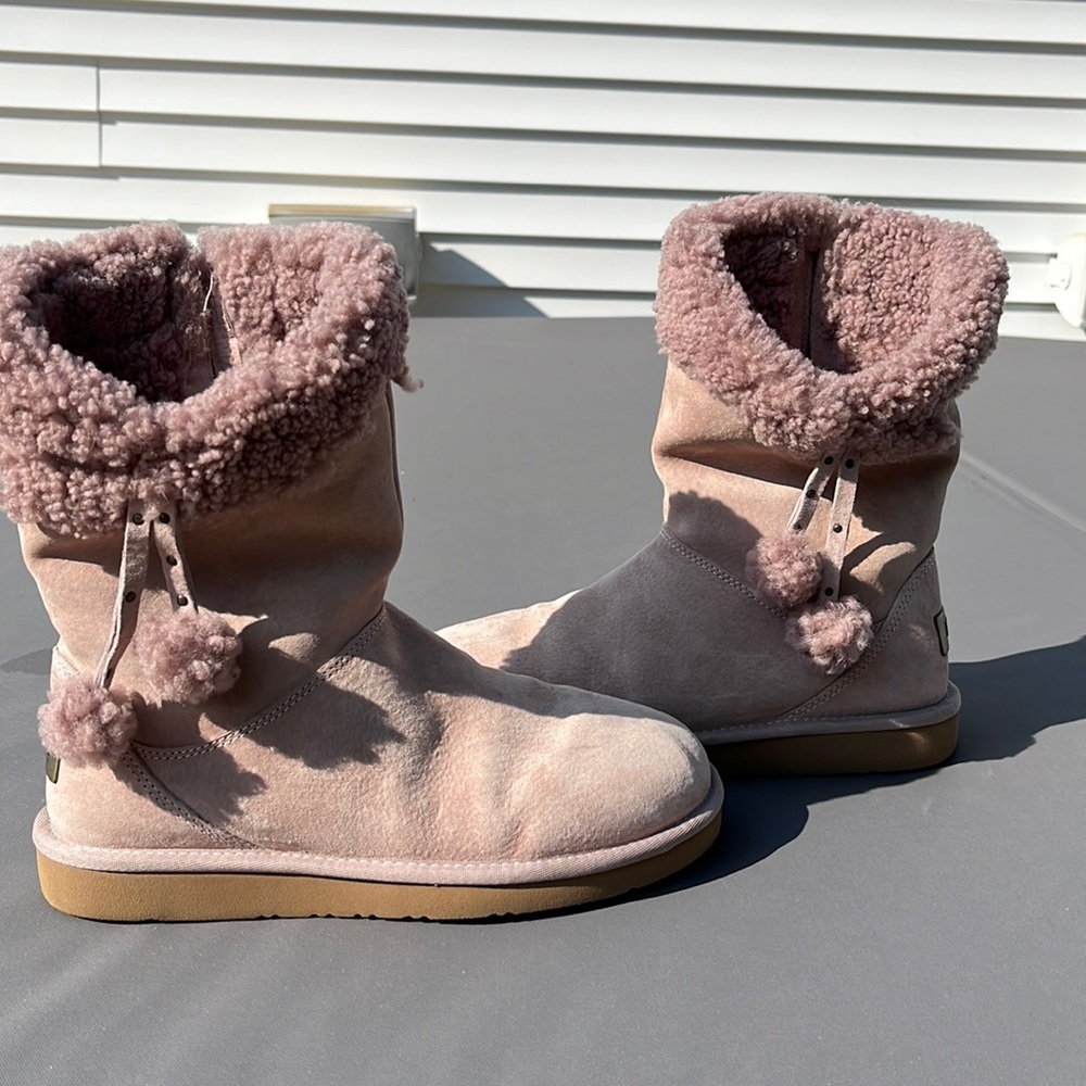 Ugg Australian beautiful Plumdale  sheepskin suede boots lavender new  that box